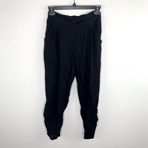 American Eagle Black Scrunch Ankle Crop Pocket Joggers F3 D213